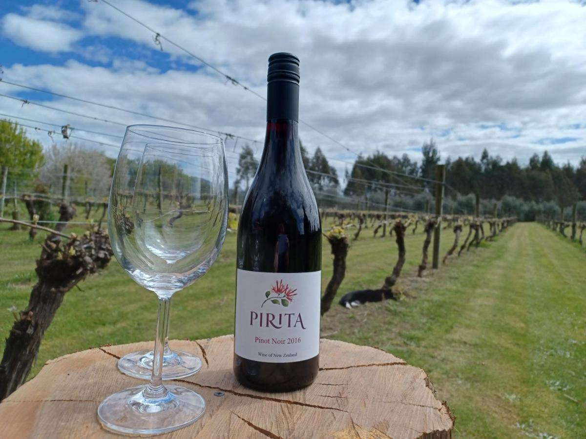 Pirita Vineyard Cottage. Upper Moutere Exteriér fotografie